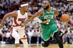 包含塔图姆三巨头联手，巴特勒得分突破，凯尔特人冲击季后赛！的词条